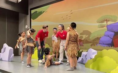 北京勵(lì)步戲劇課程 專業(yè)引導(dǎo)下的表演舞臺(tái)，點(diǎn)亮孩子的無限潛能